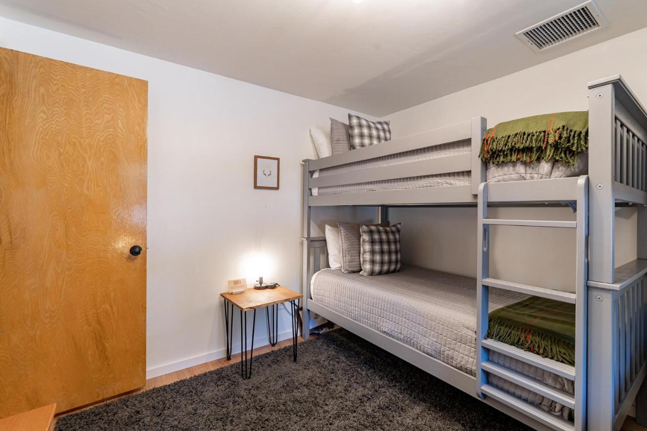 The Pine House - Cozy Mid-Century Modern, Pet-Friendly Βίλα Εξωτερικό φωτογραφία