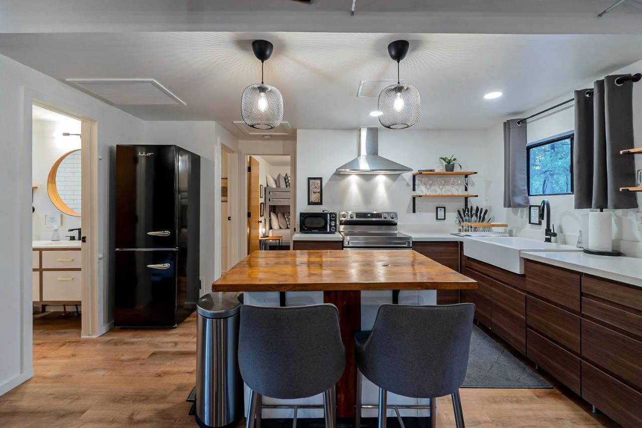 The Pine House - Cozy Mid-Century Modern, Pet-Friendly Βίλα Εξωτερικό φωτογραφία